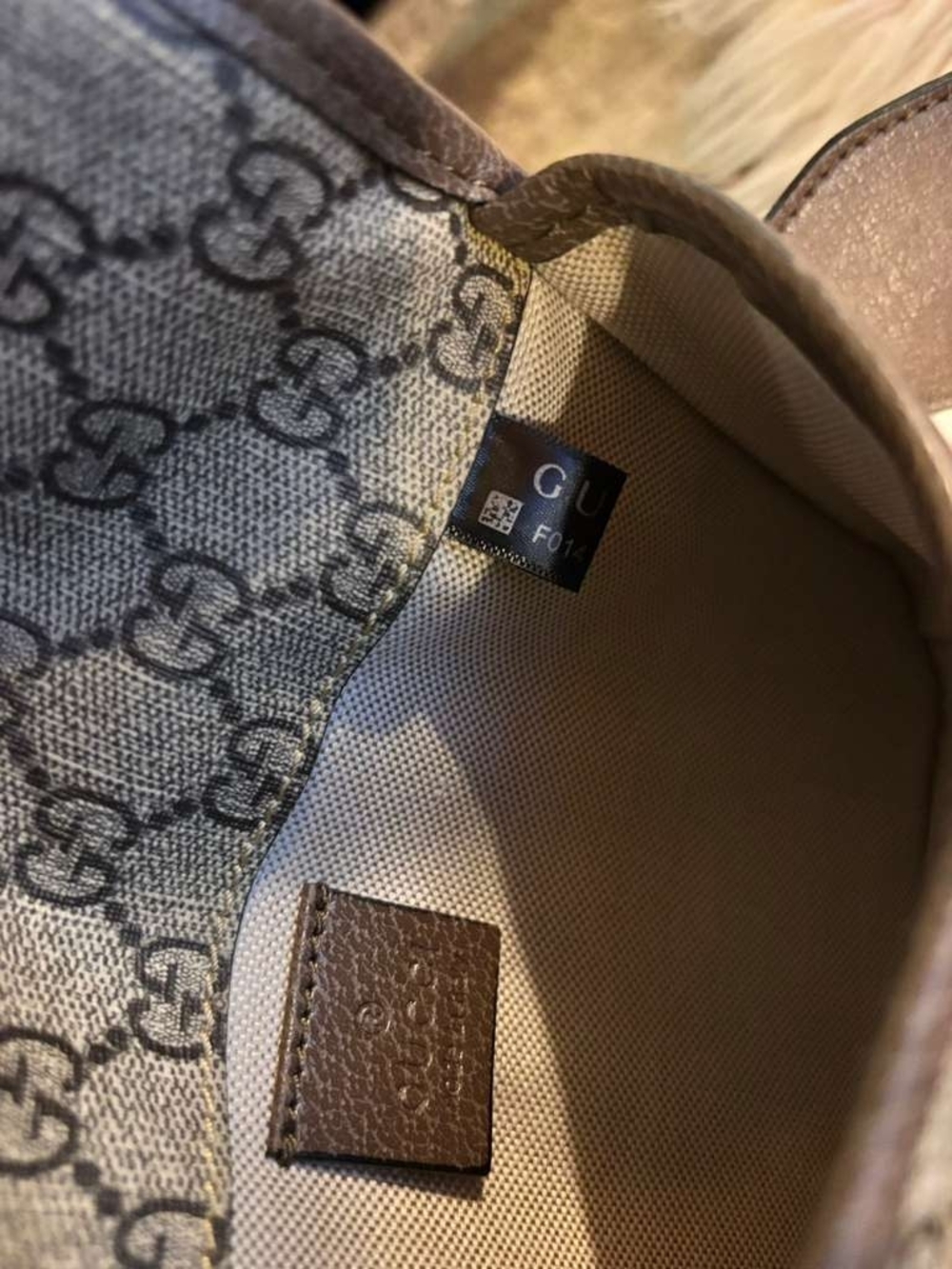 Gucci GG Supreme Canvas Crossbody Bag with Web Stripe - Picture 4 of 4